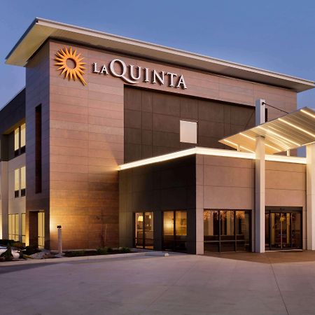 La Quinta Inn & Suites By Wyndham St Louis Route 66 Windsor Springs Exterior photo