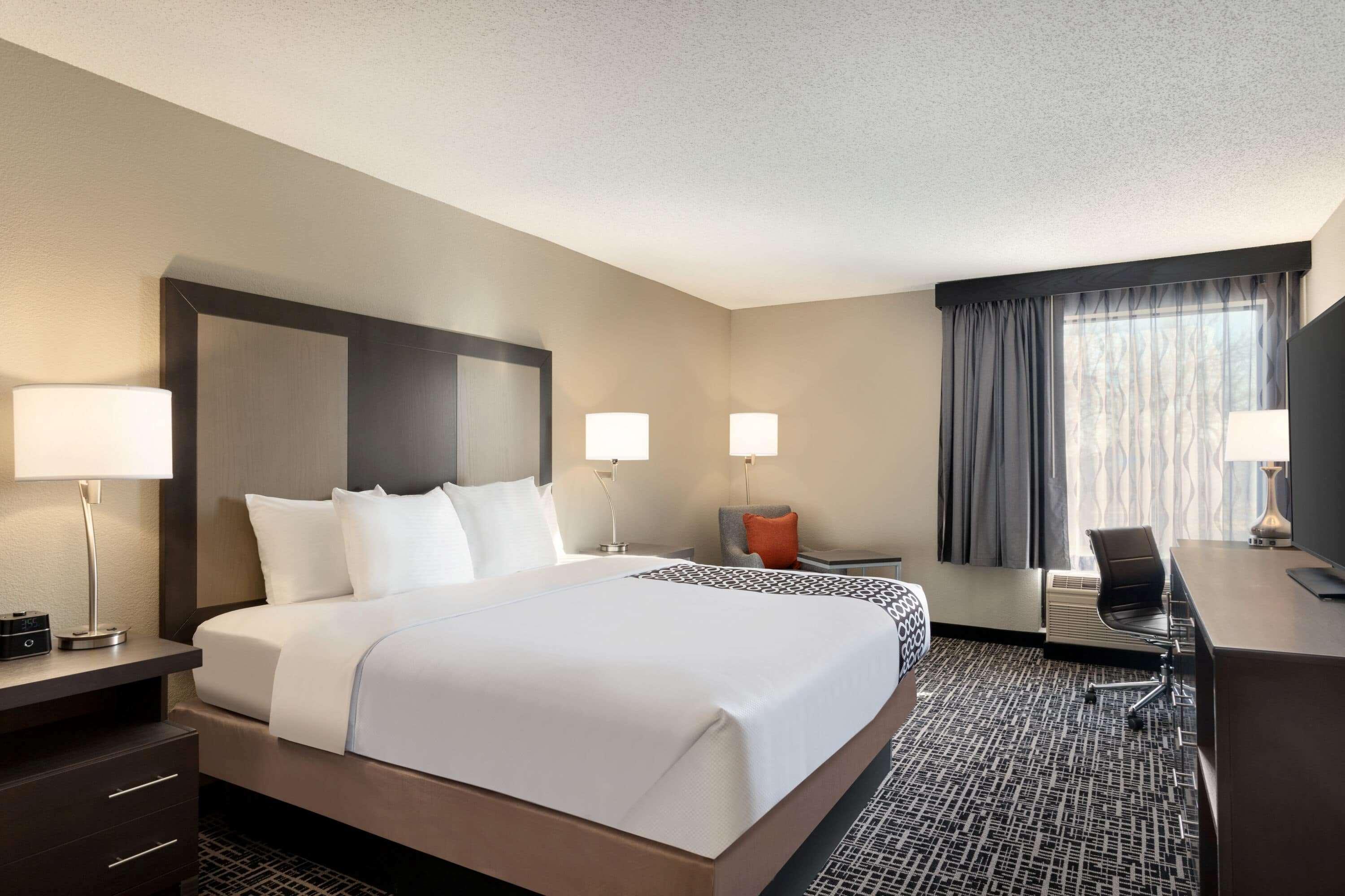 La Quinta Inn & Suites By Wyndham St Louis Route 66 Windsor Springs Exterior photo