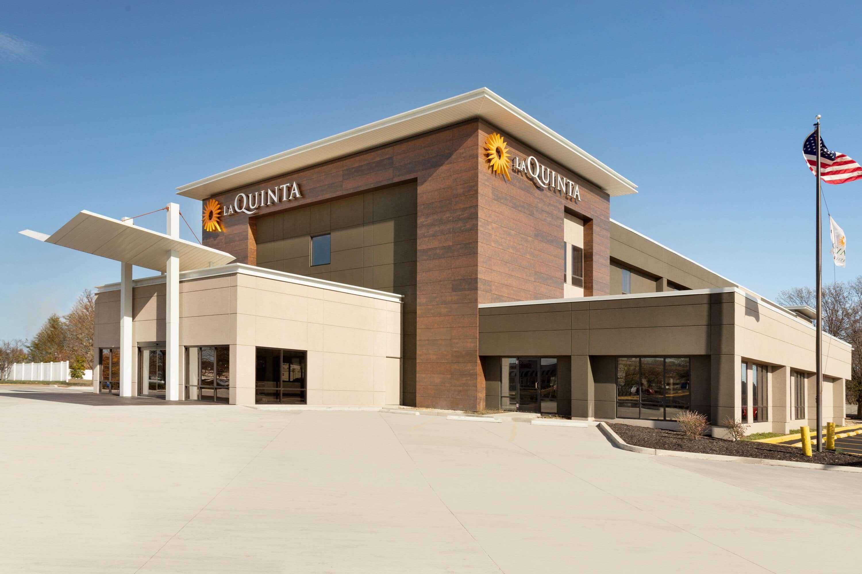 La Quinta Inn & Suites By Wyndham St Louis Route 66 Windsor Springs Exterior photo