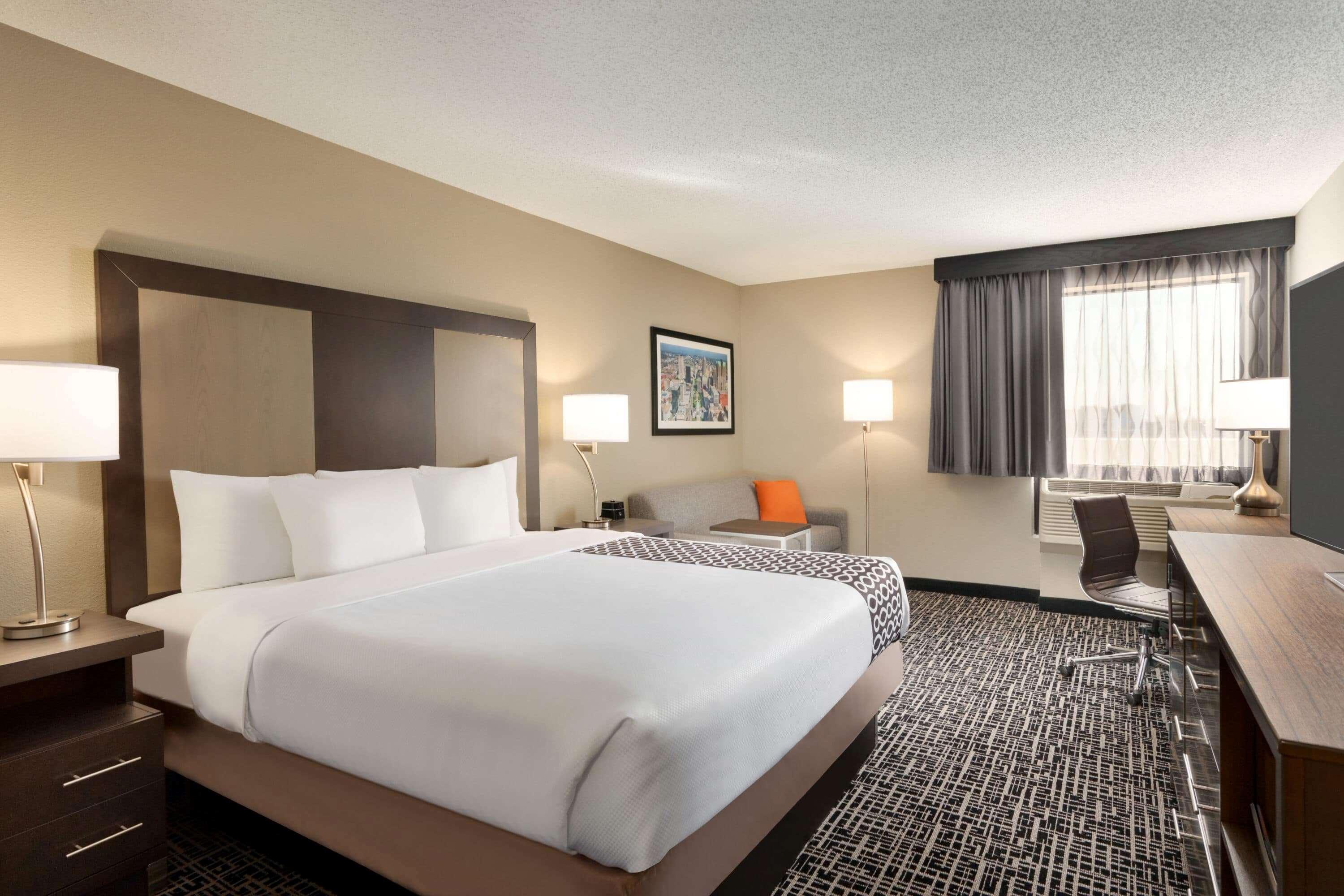 La Quinta Inn & Suites By Wyndham St Louis Route 66 Windsor Springs Exterior photo