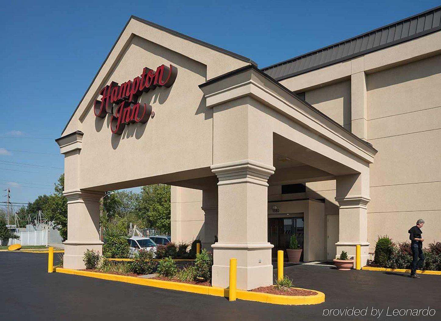 La Quinta Inn & Suites By Wyndham St Louis Route 66 Windsor Springs Exterior photo