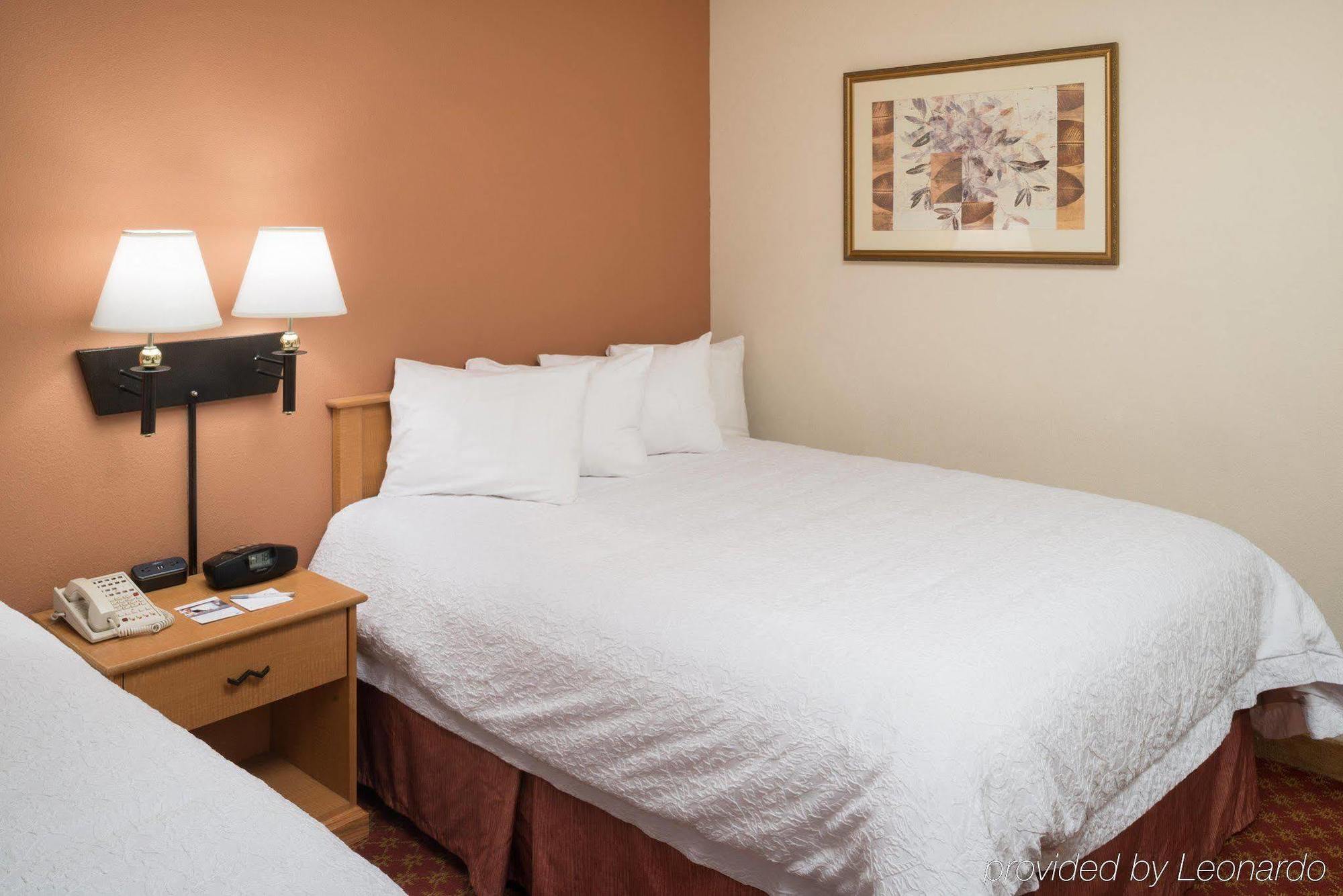 La Quinta Inn & Suites By Wyndham St Louis Route 66 Windsor Springs Exterior photo